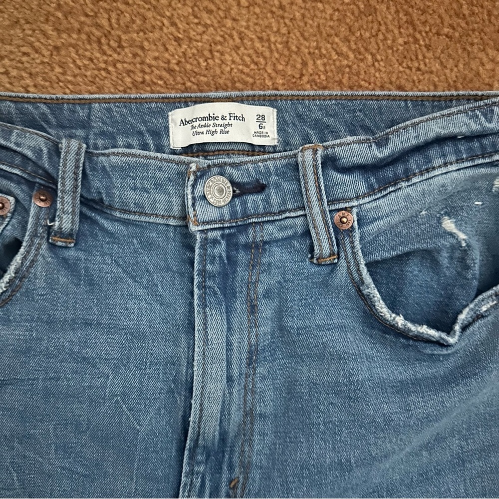 Abercrombie & Fitch The Ankle‎ Straight Ultra High Rise - Picture 2 of 3